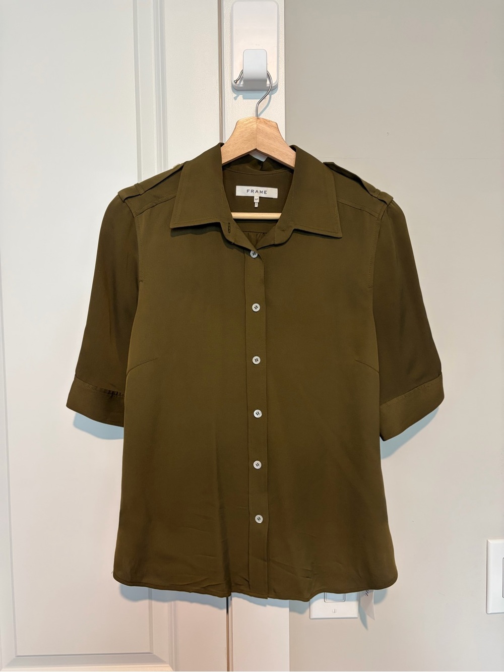 Frame Silky Olive Short-Sleeve Button-Up Shirt